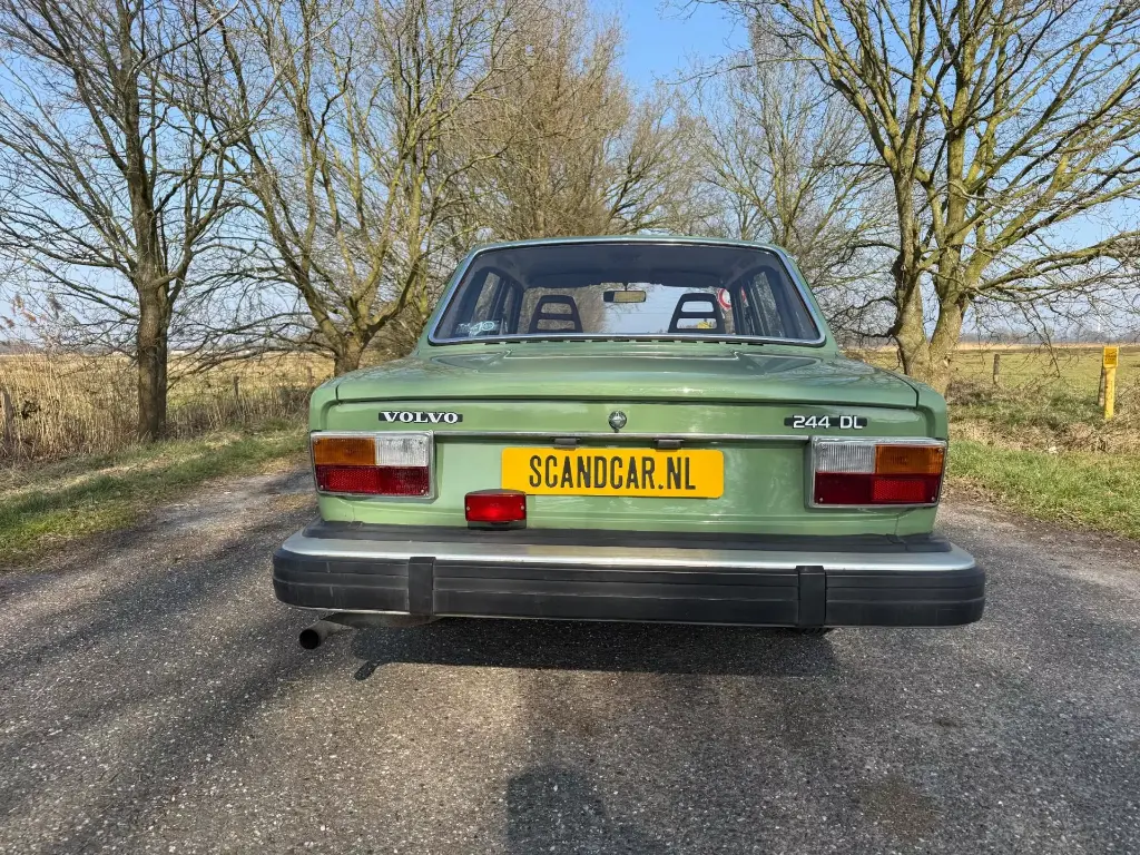 Volvo-244-2-1-DL-6.webp