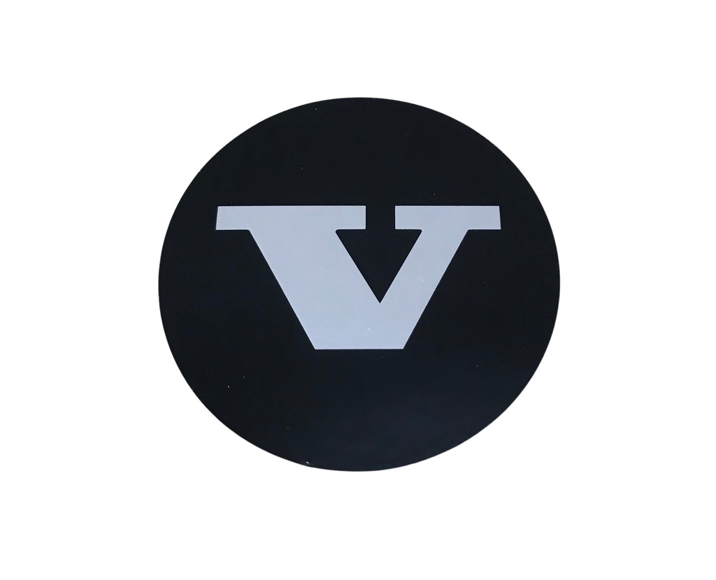 Sticker "V" naafdop zwart op chroom 60mm 140, 145, 164, Amazon 121, Amazon 122 S, Amazon 220, P 1800, P 1800 E, P 1800 ES, P 210 Duett, Pv 444, PV 445 DUETT, Pv 544