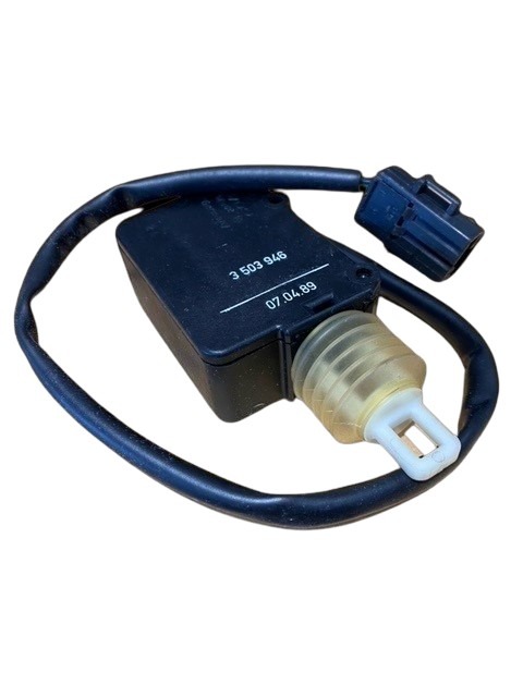 Volvo Door lock switch pull back (actuator) left 740+760+940+960 940 740 Volvo part no 3503946