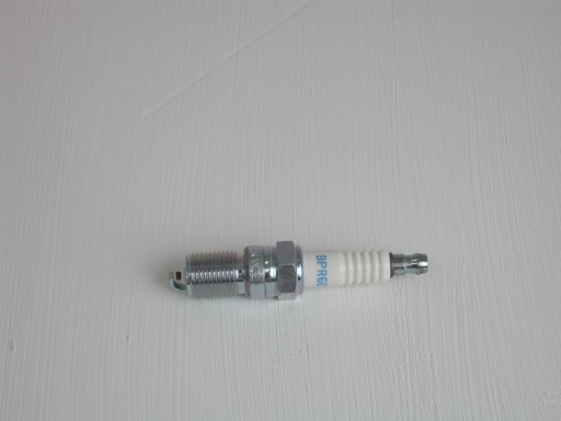 [1269915] Volvo Spark plug 260+760+780+960 B27A+28 A+E+F B280E+F Volvo part no 1269915