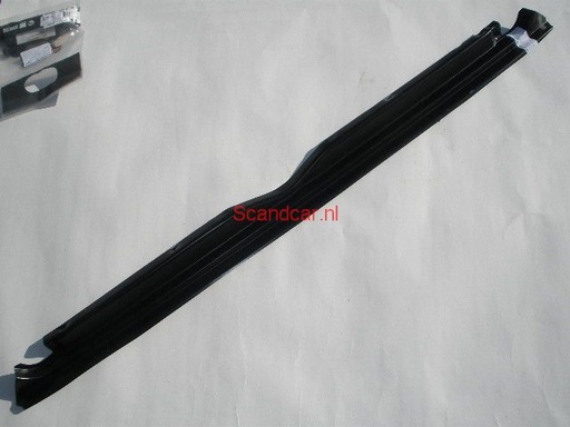 [9025670] Volvo Sheet metal 145 + 245 tailgate plate where tailgate falls against (bottom outside) at rear bumper Volvo part no 9025670