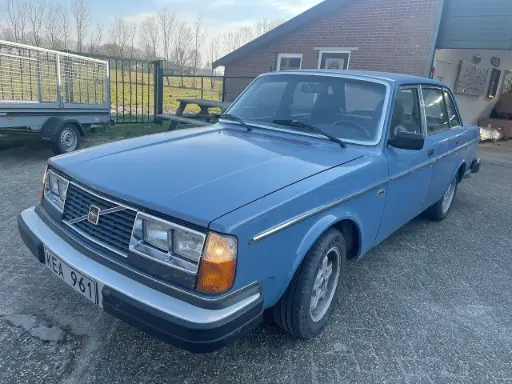 Volvo 244 blauw