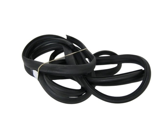 [688372] Volvo Rubber tailgate 145+245+265 (1372058) on the tailgate-1981 Volvo part no 688372